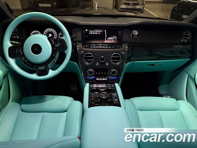 Rolls-Royce Cullinan — interior