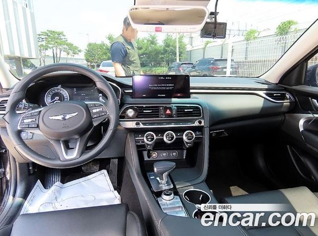 Genesis G70 — interior