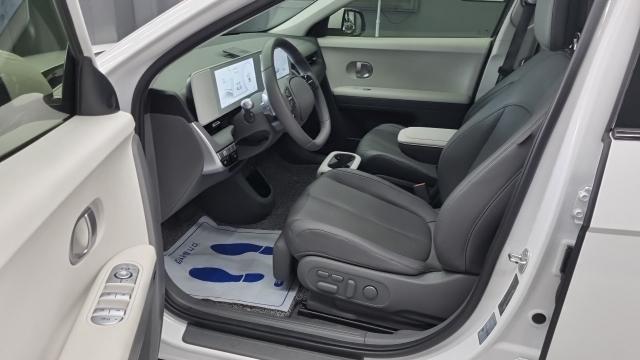 Hyundai IONIQ 5 — interior