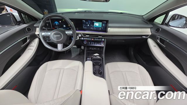 Hyundai Sonata — interior