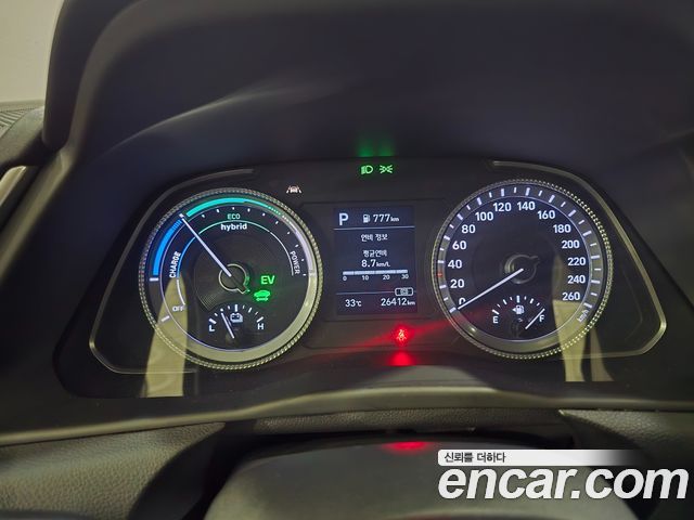 Hyundai Sonata — interior