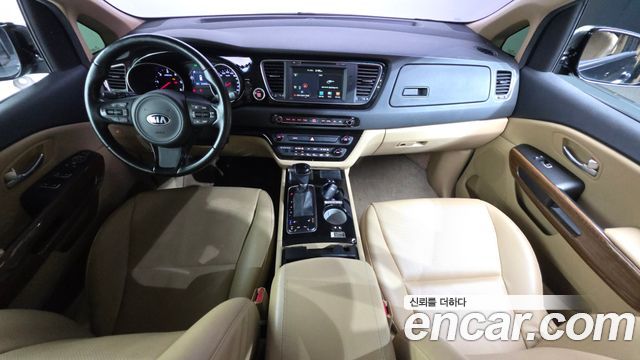 Kia Carnival — interior