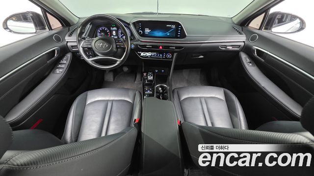 Hyundai Sonata — interior