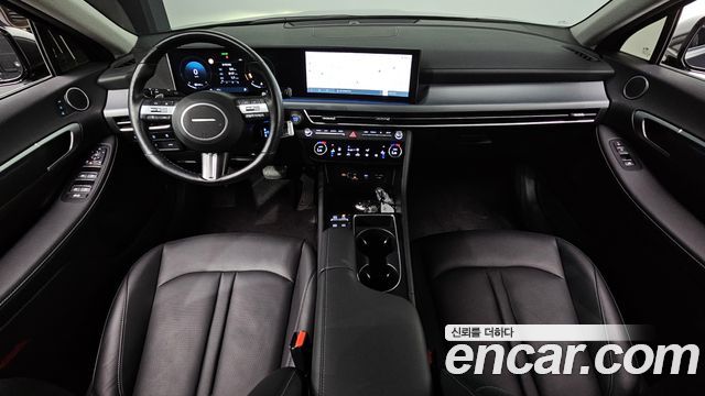 Hyundai Sonata — interior