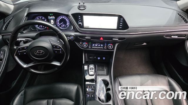 Hyundai Sonata — interior