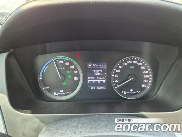 Hyundai Sonata — interior