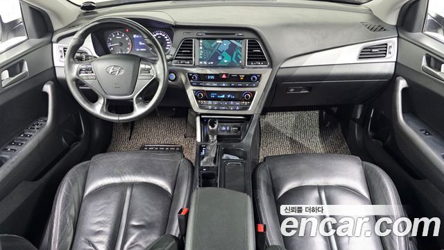Hyundai Sonata — interior
