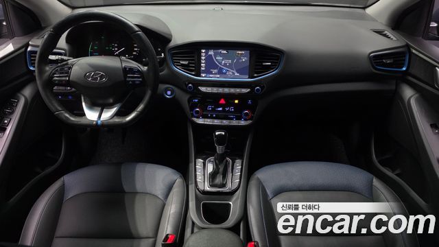 Hyundai Ioniq — interior