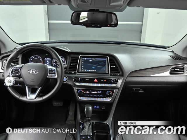 Hyundai Sonata — interior