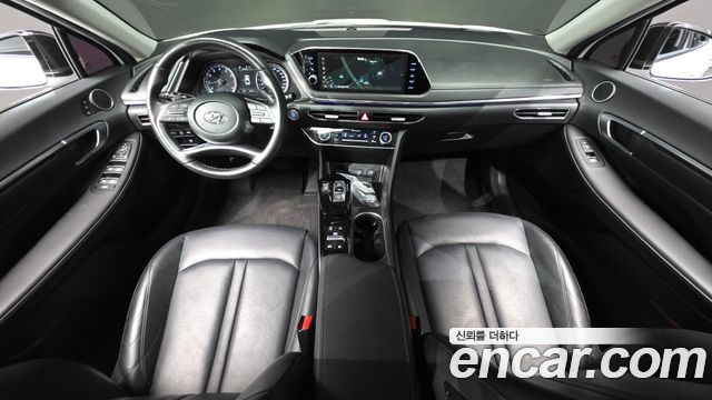 Hyundai Sonata — interior
