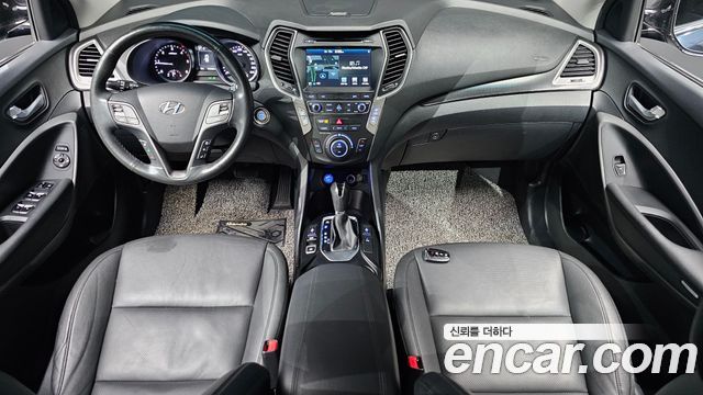 Hyundai Santa Fe — interior