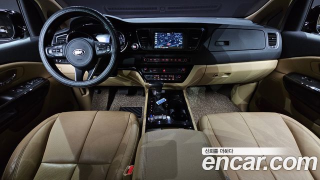Kia Carnival — interior