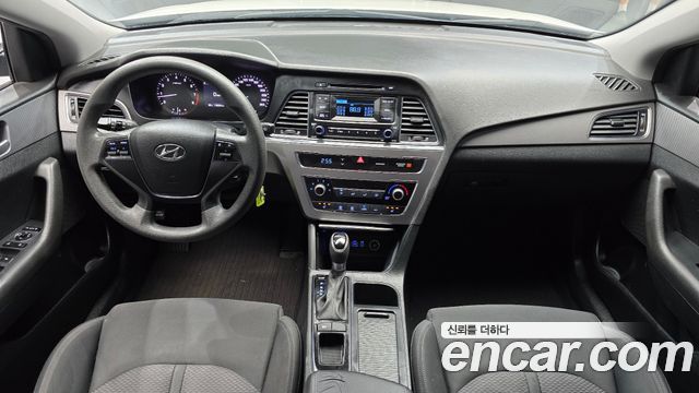 Hyundai Sonata — interior