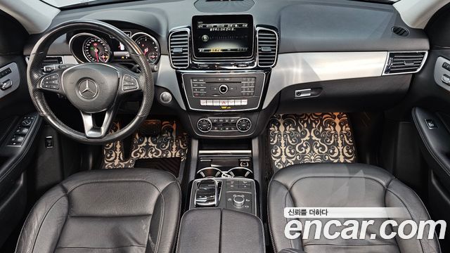 Mercedes-Benz GLE-Class — interior