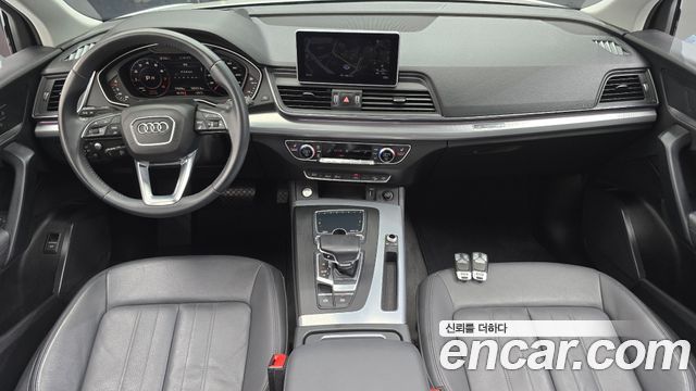 Audi Q5 — interior