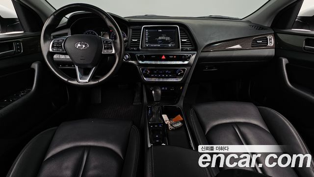 Hyundai Sonata — interior
