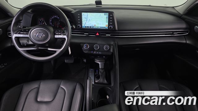 Hyundai Avante — interior