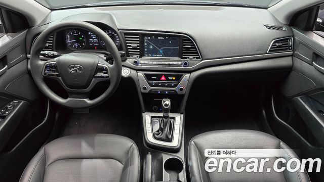 Hyundai Avante — interior