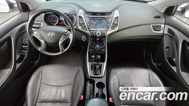 Hyundai Avante — interior