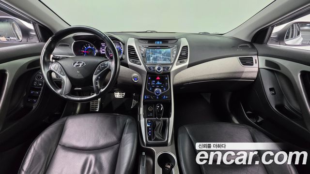 Hyundai Avante — interior