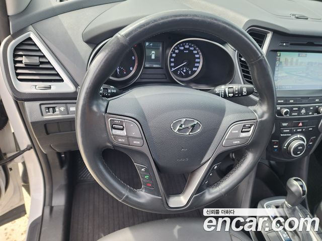 Hyundai Santa Fe — interior