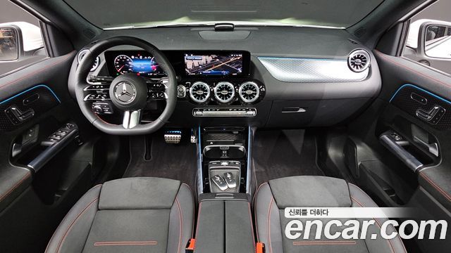 Mercedes-Benz GLA-Class — interior