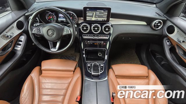 Mercedes-Benz GLC-Class — interior