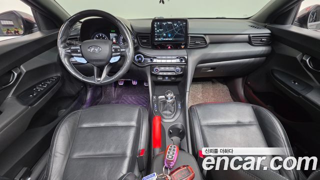 Hyundai Veloster — interior