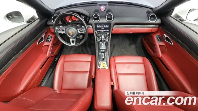 Porsche 718 — interior
