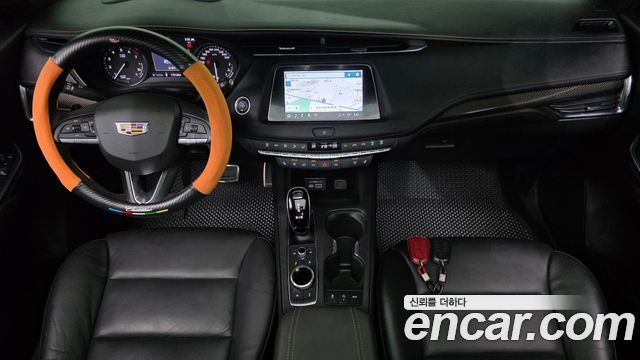 Cadillac XT4 — interior