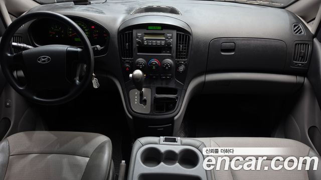Hyundai Starex — interior