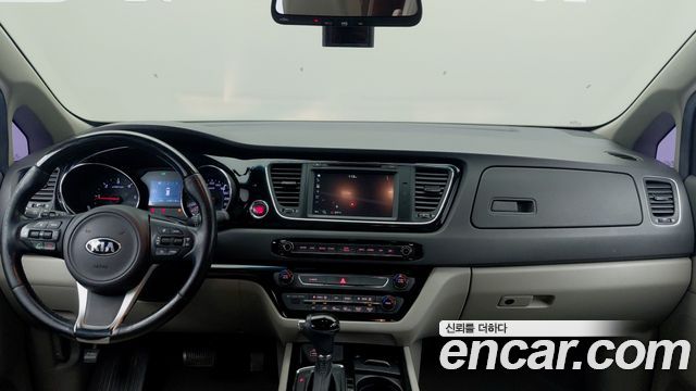 Kia Carnival — interior
