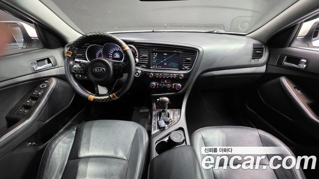 Kia K5 — interior