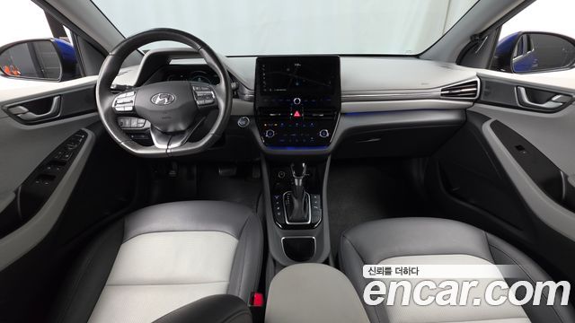 Hyundai Ioniq — interior