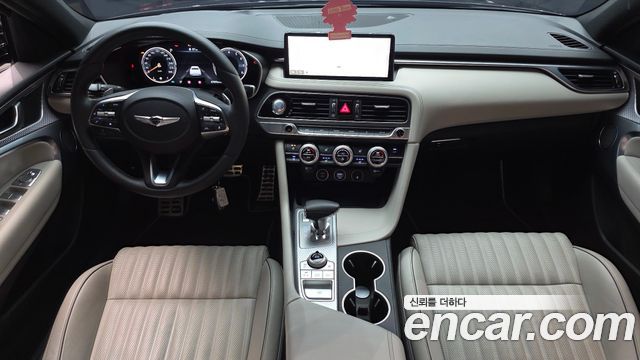 Genesis G70 — interior