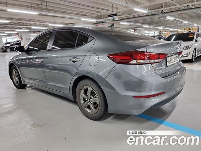 Hyundai Avante — interior