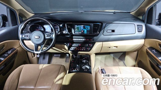 Kia Carnival — interior