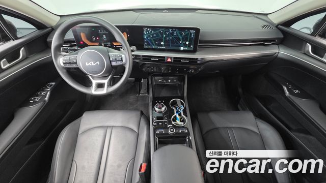Kia K5 — interior