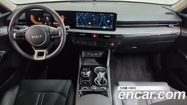 Kia K5 — interior