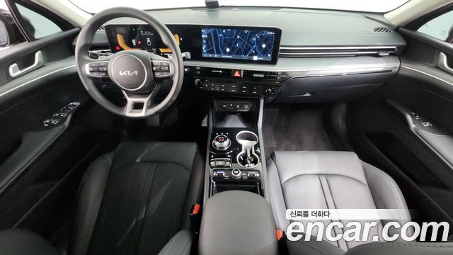 Kia K5 — interior