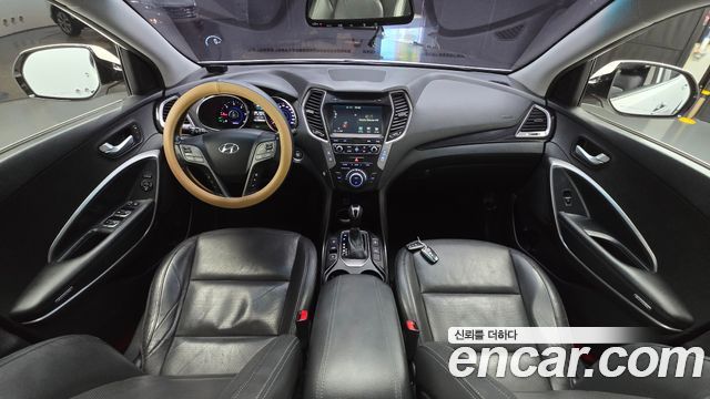 Hyundai Santa Fe — interior