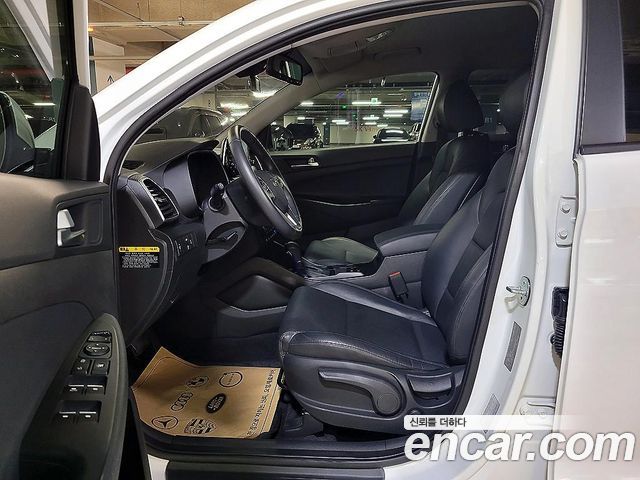 Hyundai Tucson — interior