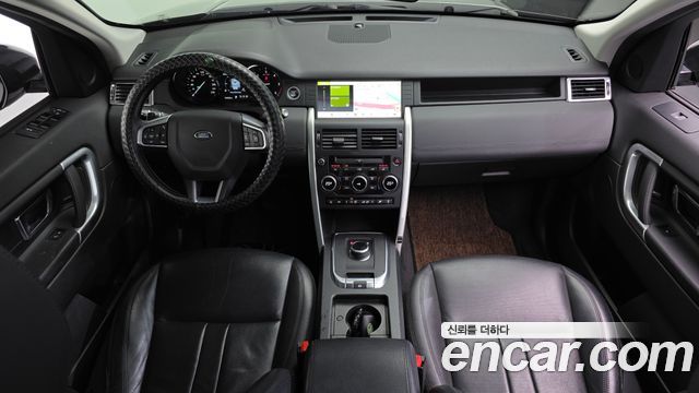 Land Rover Discovery Sport — interior