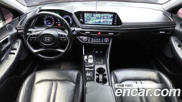 Hyundai Sonata — interior