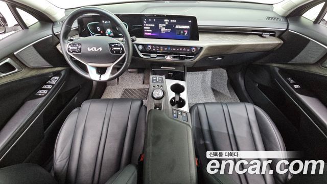 Kia K8 — interior