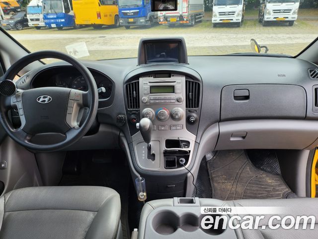 Hyundai Starex — interior