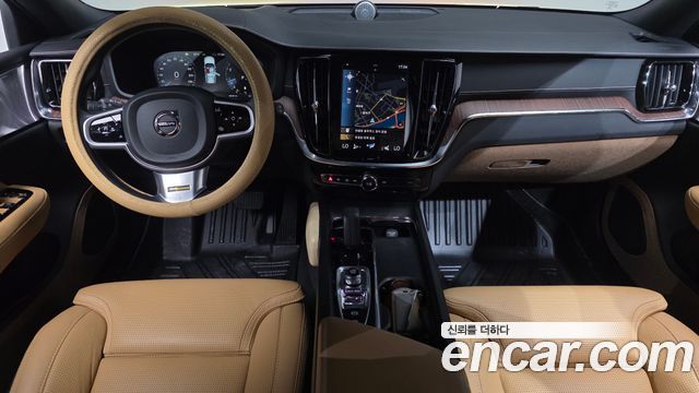 Volvo V60 — interior