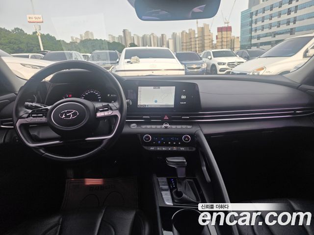 Hyundai Avante — interior