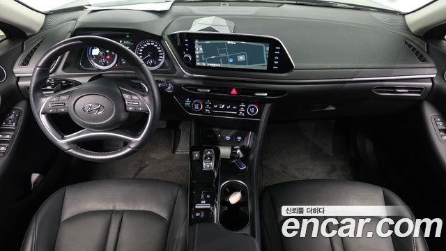 Hyundai Sonata — interior