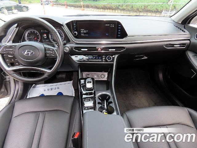 Hyundai Sonata — interior